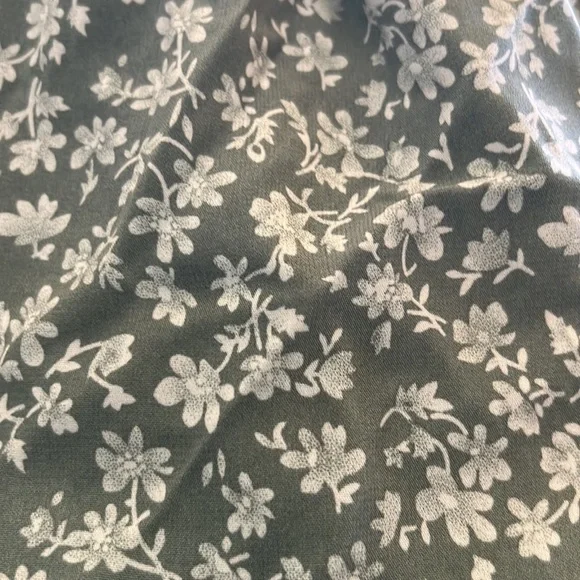 🩶 Pink Lily ‘Garden Fate’ Green Tiered Floral Skirt || Size Large 🌸 - Picture 8 of 10